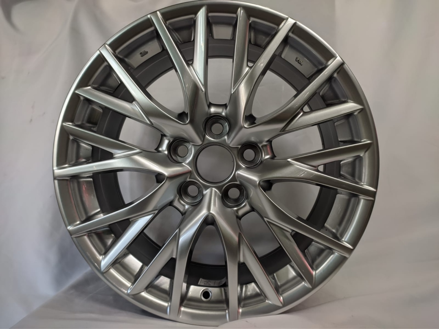 RS 737 8x18/5x114.3 D60.1 ET35 серебристый