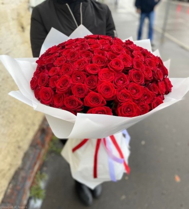 Bestflowers моно-букет в оформлении роза 101 шт 50 см