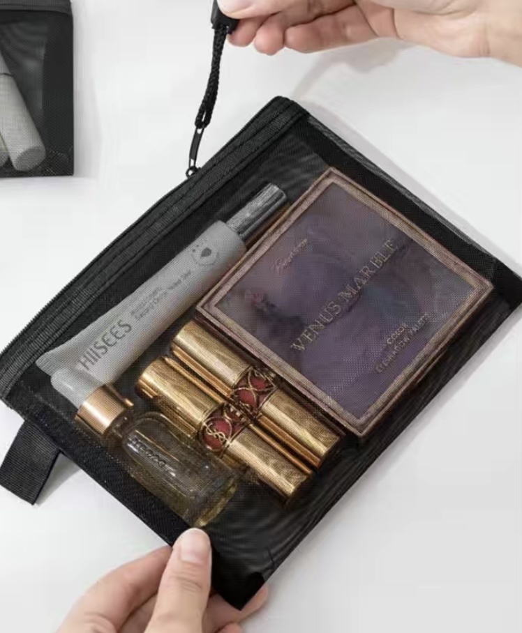 Косметичка нейлон черный 17X23 см