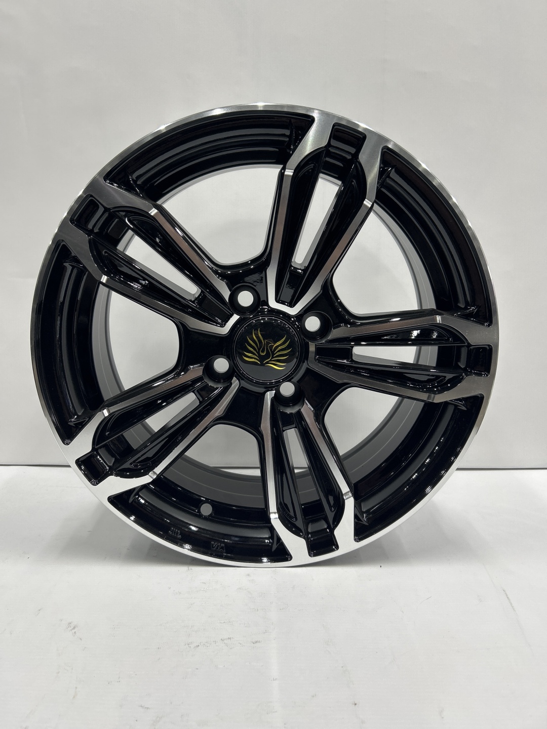 SSM 567 6.5x15/4x100 D67.1 ET35 черный, серебристый