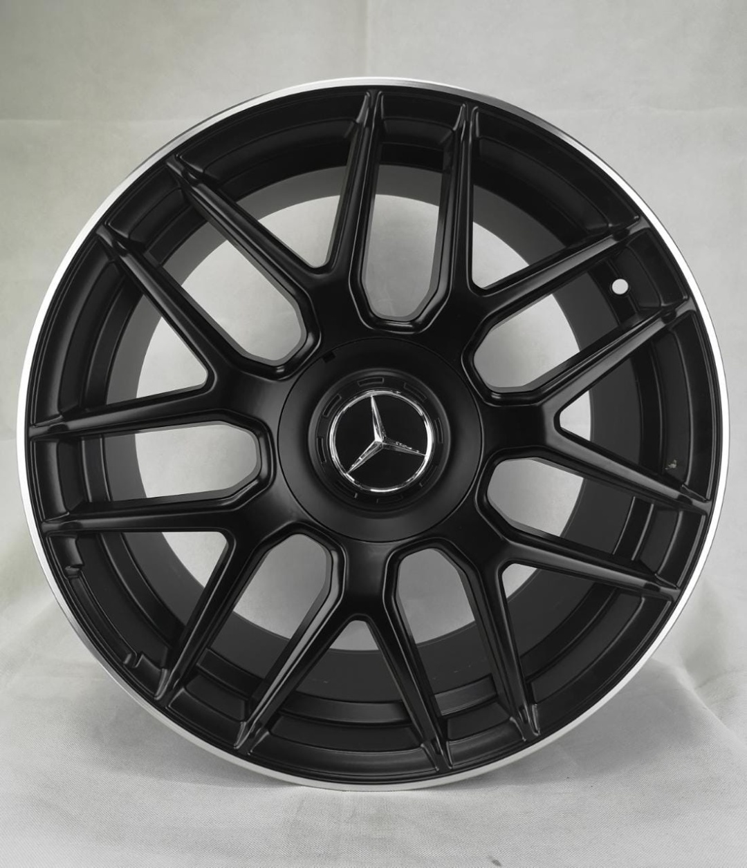 Mercedes-Benz 1260 8.5x18/5x112 D66.6 ET35 черный