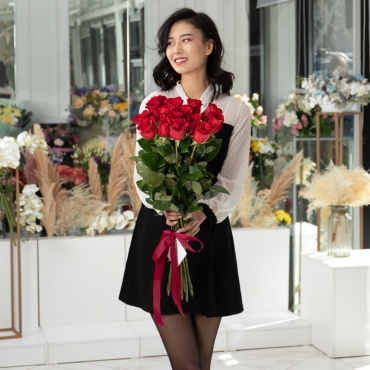 Flower.kz моно-букет в оформлении роза 15 шт 80 см