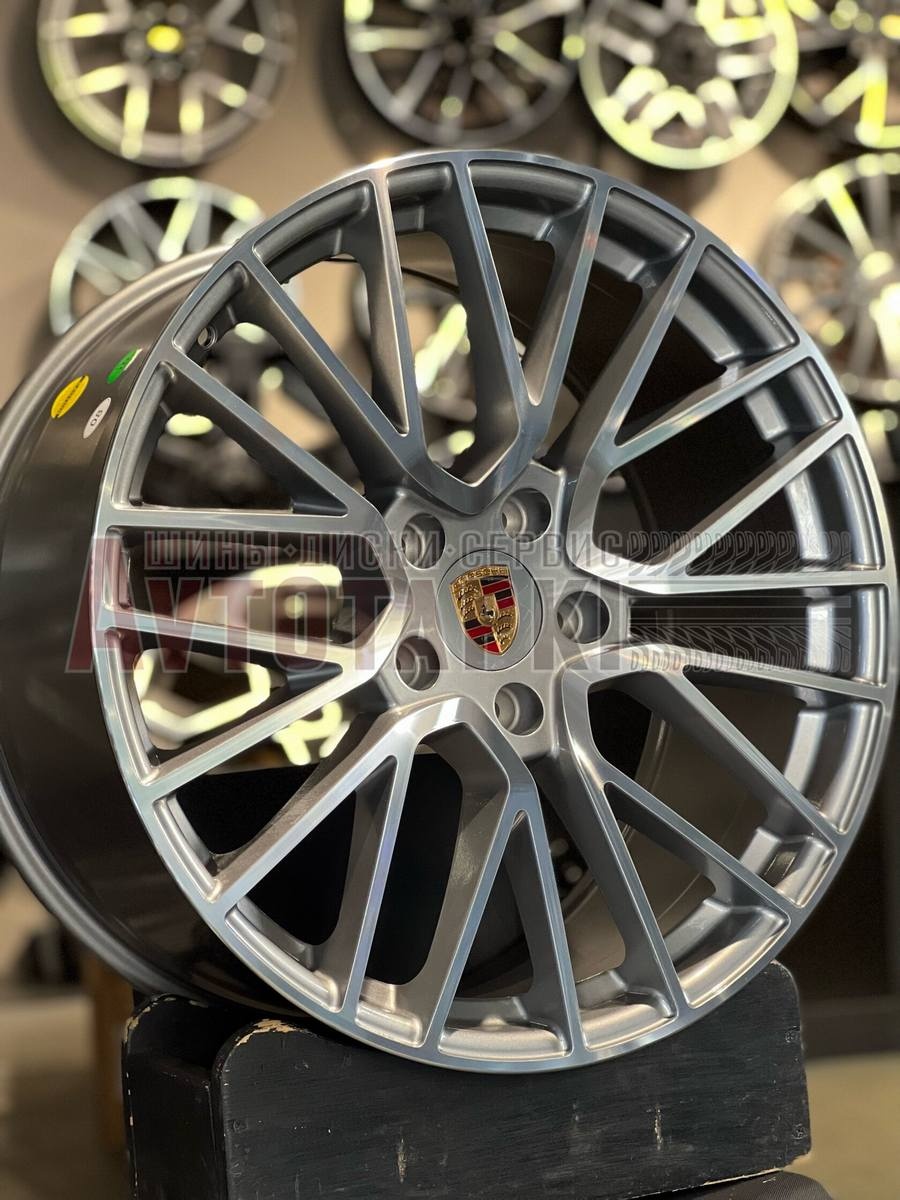 811 GMF Stuttgard 10x21/5x130 D71.5 ET50 4 диска черный, серебристый, графит