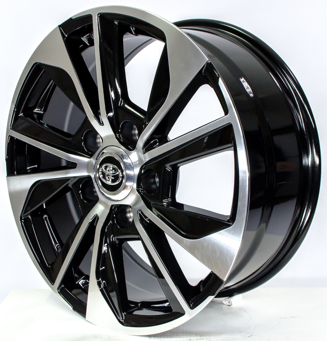 Toyota 777D 8.5x20/5x150 D110 ET40 черный, серебристый