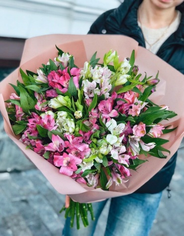 Bestflowers моно-букет в оформлении альстремерия 21 шт 50 см
