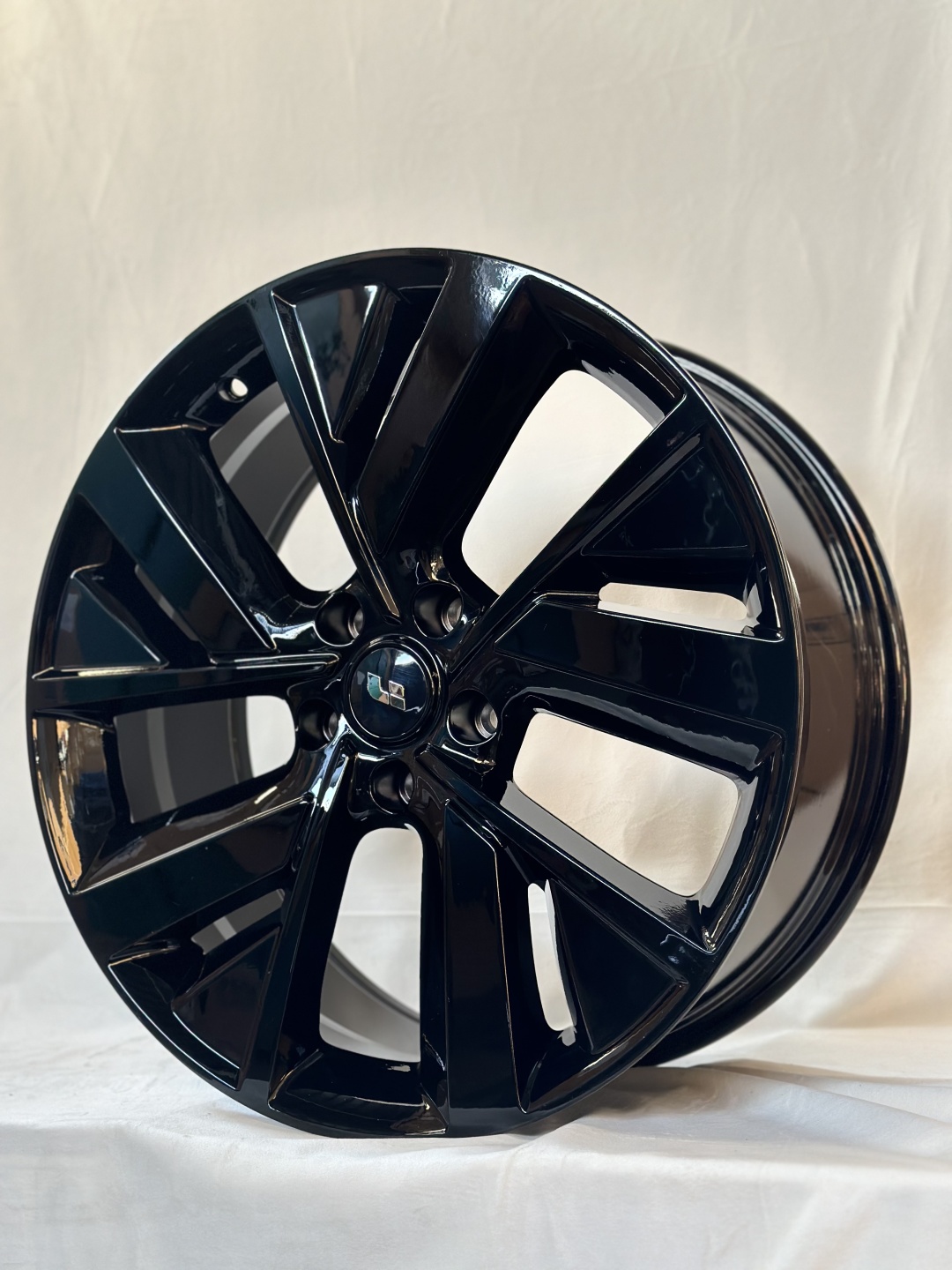 LiXiang G914 8.5x20/5x120 D62.5 ET45.5 4 диска черный, серебристый