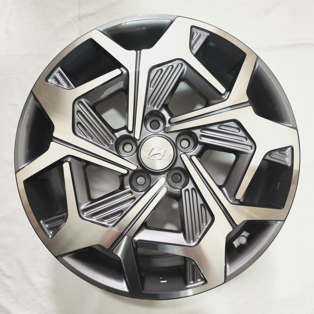 Hyundai 536 7x18/5x114.3 D67.1 ET49 серебристый, серый