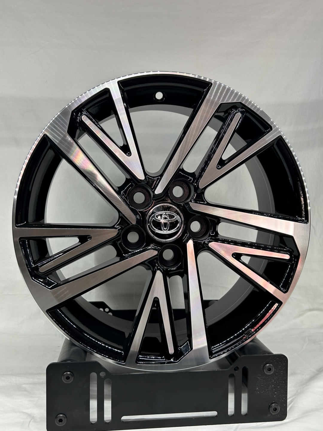LKN Lkn5787 7x17/5x114.3 D60.1 ET40 4 диска черный, серебристый