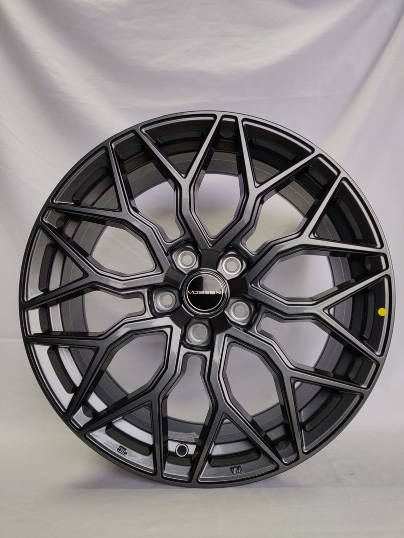 Vossen 791-1 8x18/5x114.3 D73.1 ET38 черный