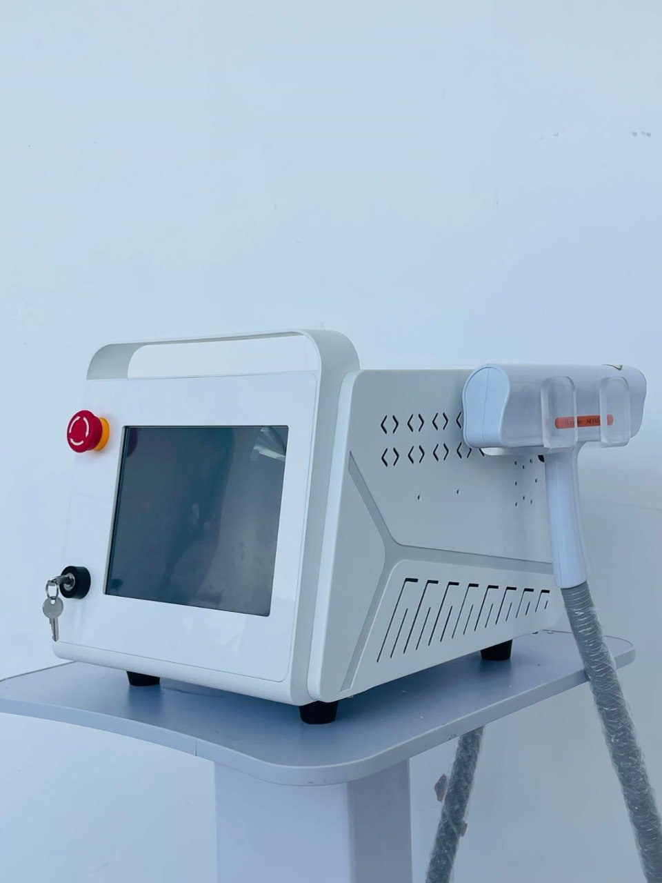 Аппарат Beauty Instrument Neo YAG белый