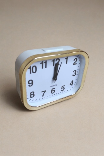 Часы механические Quartz A562, пластик
