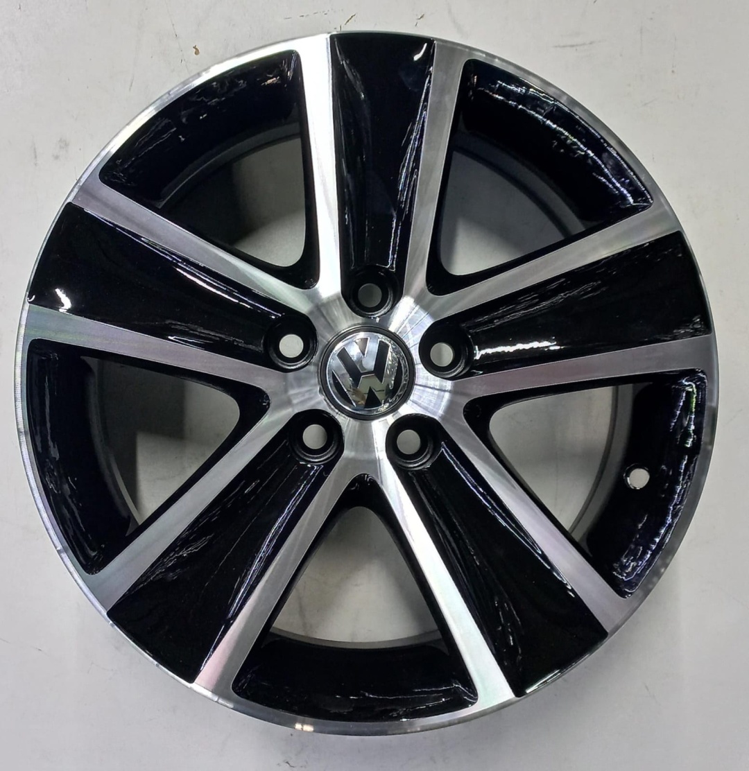 Volkswagen 5077 6x15 5x100 D57.1 ET40 серебристый, черный
