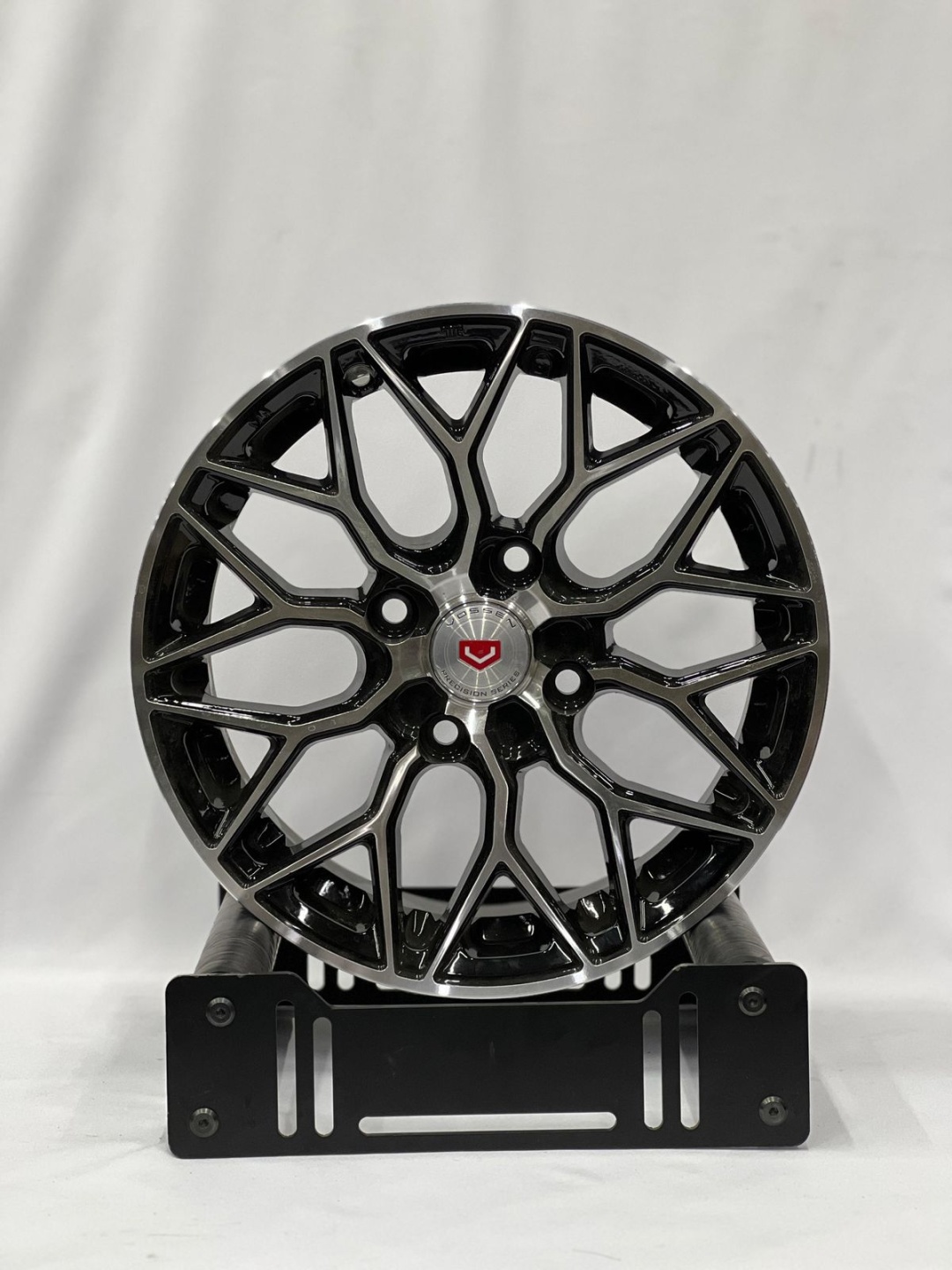 LKN Lkn1701 6.5x15/4x114.3 D67.1 ET35 4 диска черный, серебристый