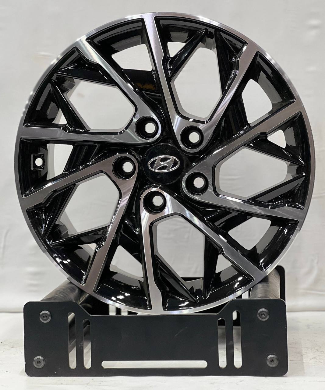 BZ1665 6.5x16/5x114.3 D67.1 ET45 4 диска черный, серебристый