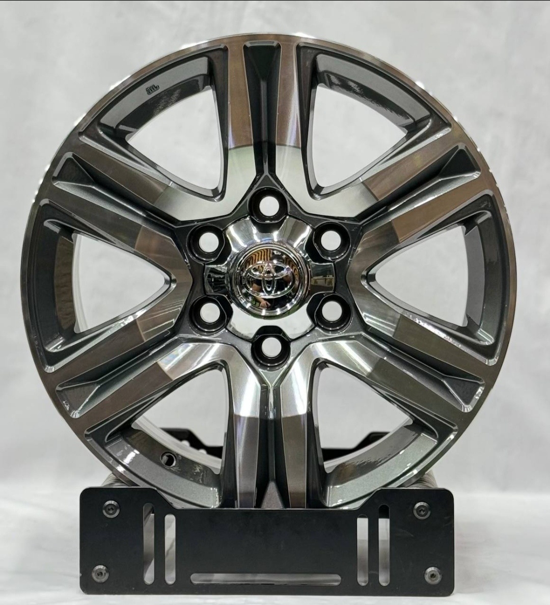 RS 008 7.5x17/6x139.7 D110.1 ET25 4 диска серебристый, графит