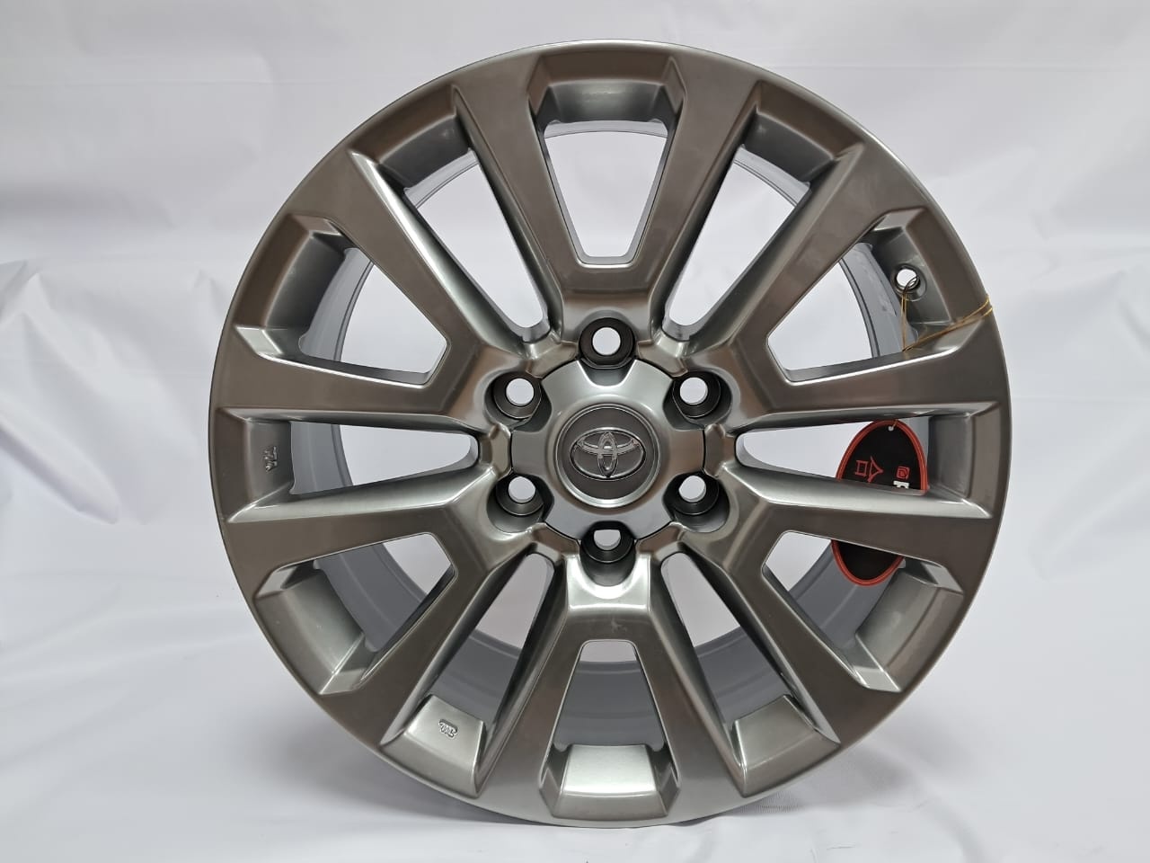 Toyota 7.5x18/6x139.7 D106.1 ET25 4 диска графит