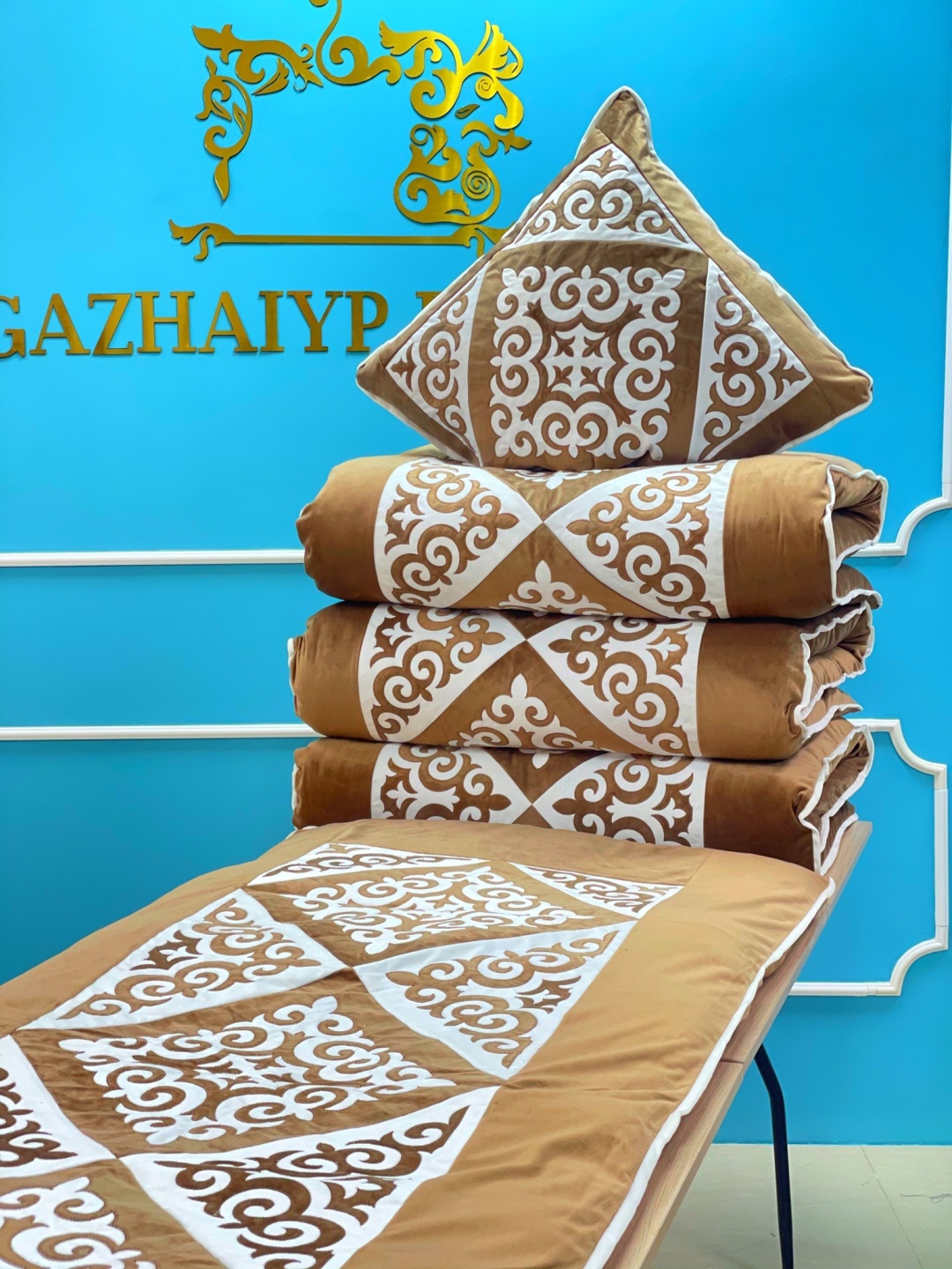 Gazhaiyp комплект корпе с подушками 200x80 см, вата, коричневый