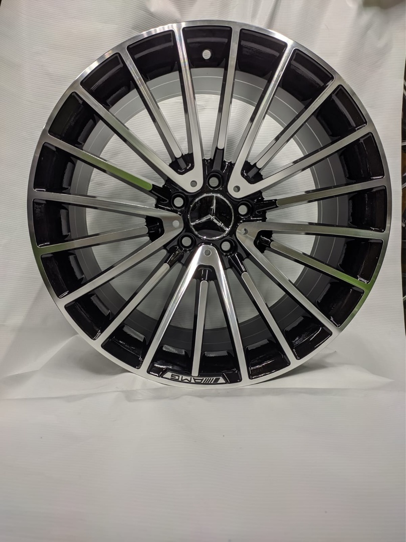 Wheels 0235 8.5/9.5x19/5x112 D66.6 ET35 черный, серебристый