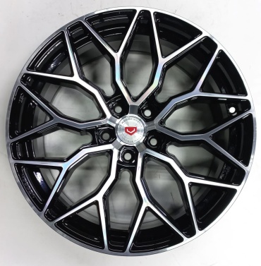 Vossen 1701 8x18/5x112 D66.6 ET35 4 диска черный, серебристый