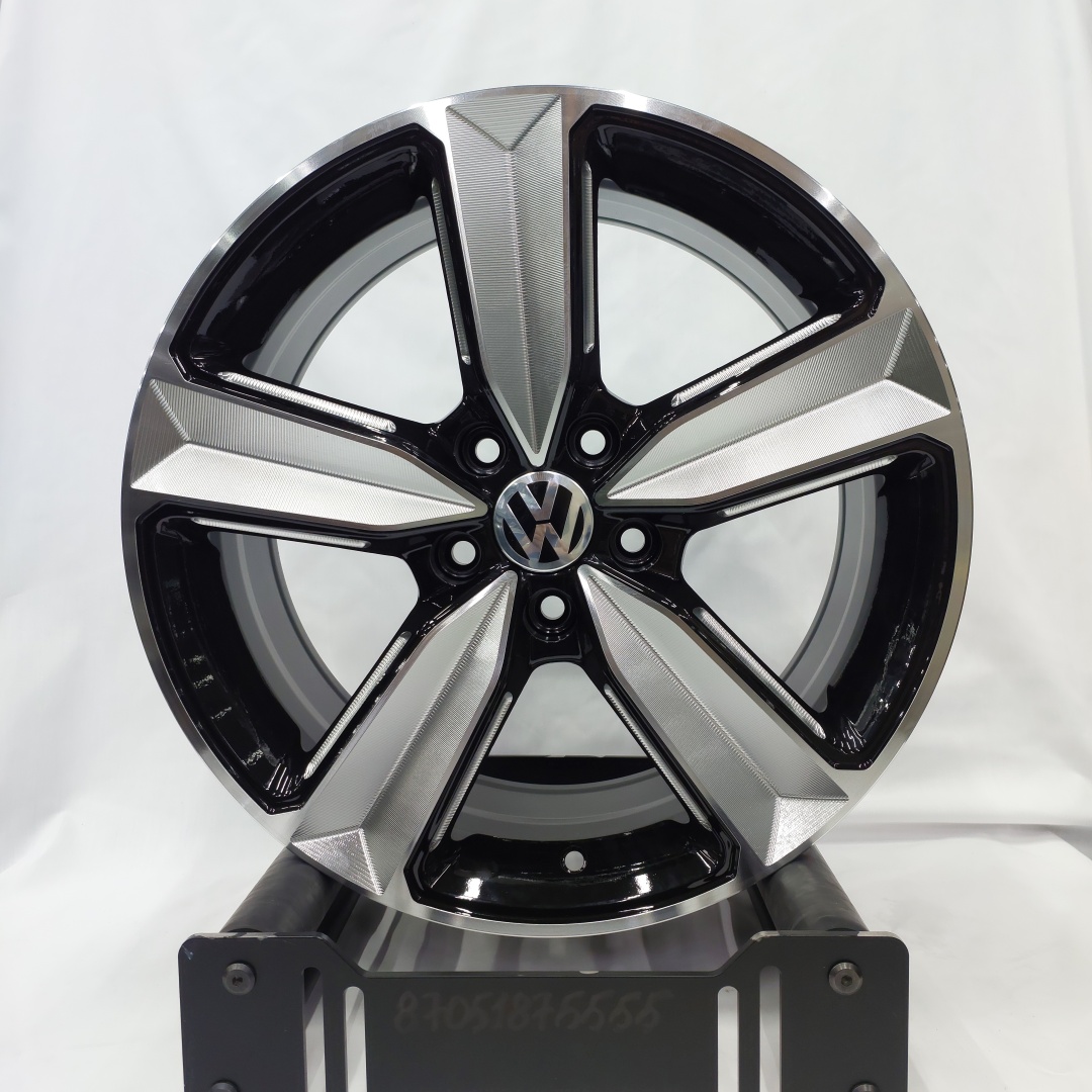 Volkswagen 017-7 7.5x17/5x112 D66.6 ET35 4 диска черный, серебристый