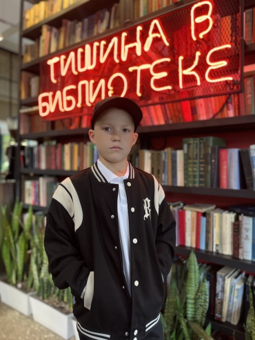 Бомбер черный