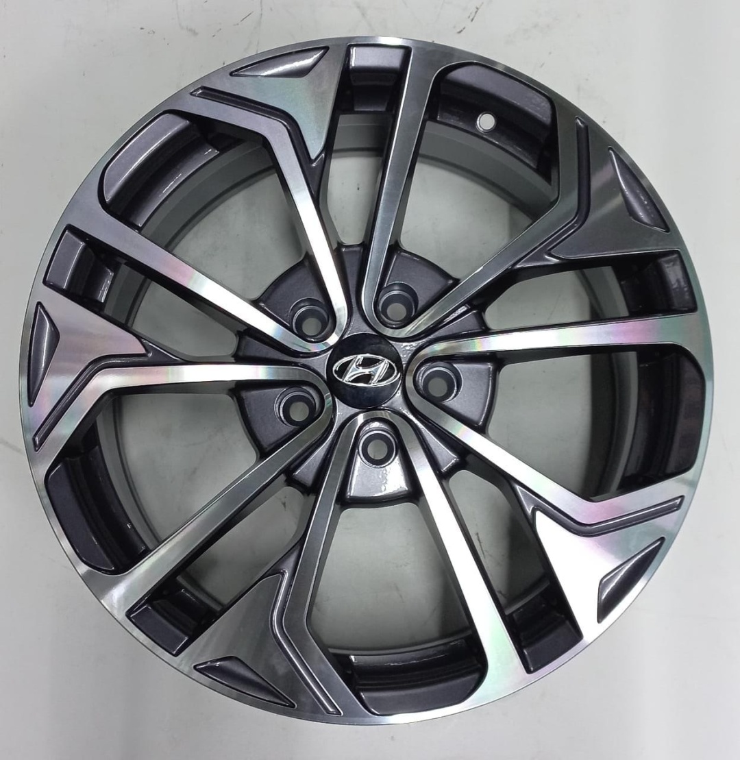 Hyundai 7488 7.5x18/5x114.3 D67.1 ET50 серебристый, серый