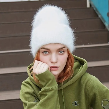 Шапка ENJOYFUR размер универсальный, белый
