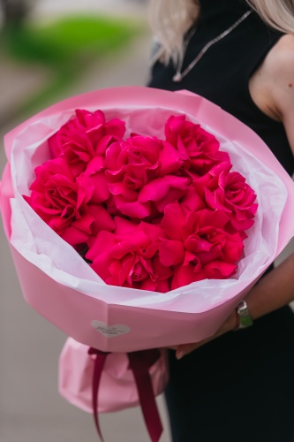Berry Flowers моно-букет с открыткой роза 7 шт 50 см