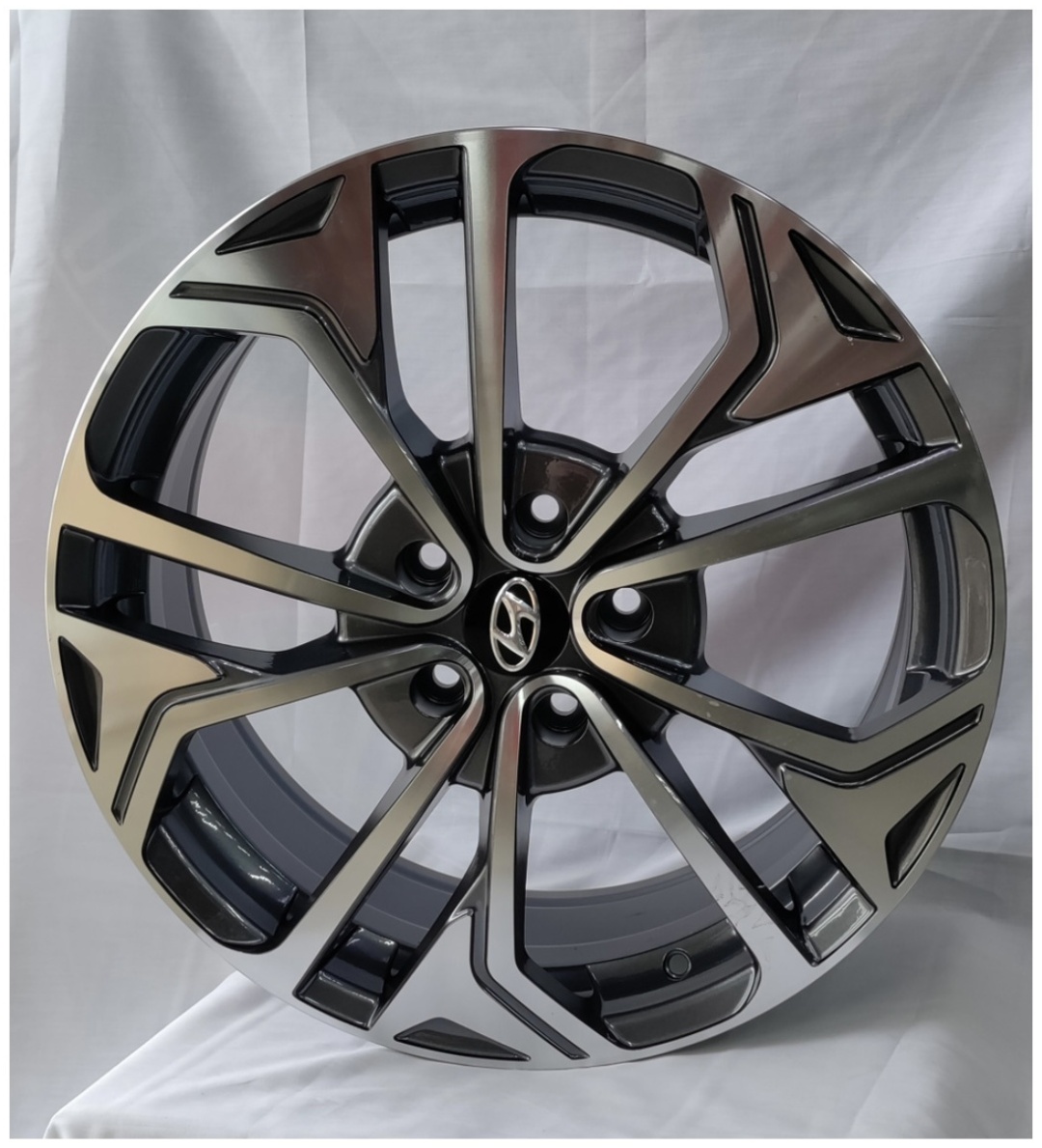 SSM 904 7.5x18/5x114.3 D67.1 ET50 черный, серебристый