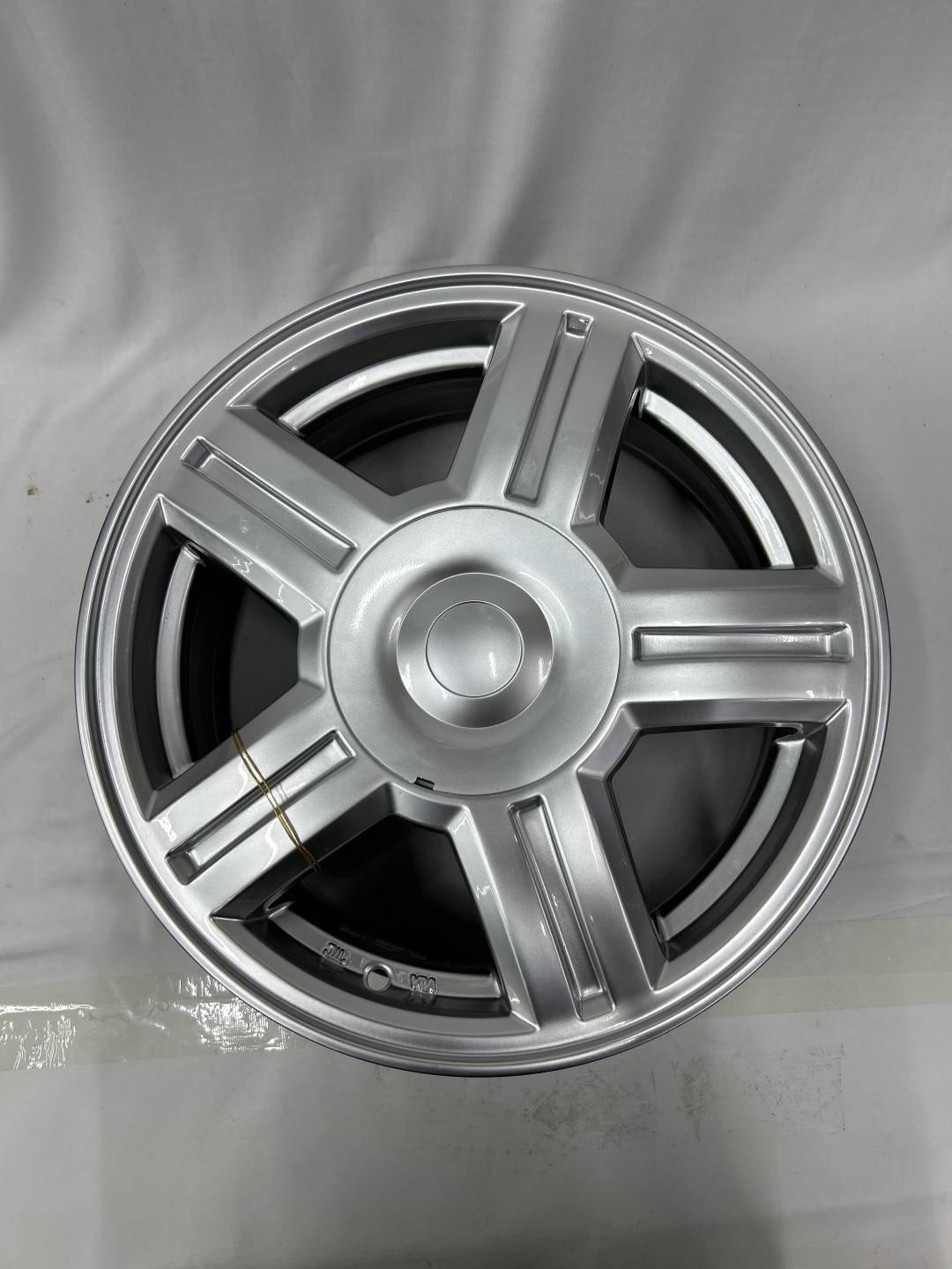 LKN 2340 6x15/4x98 D58.6 ET35 серебристый