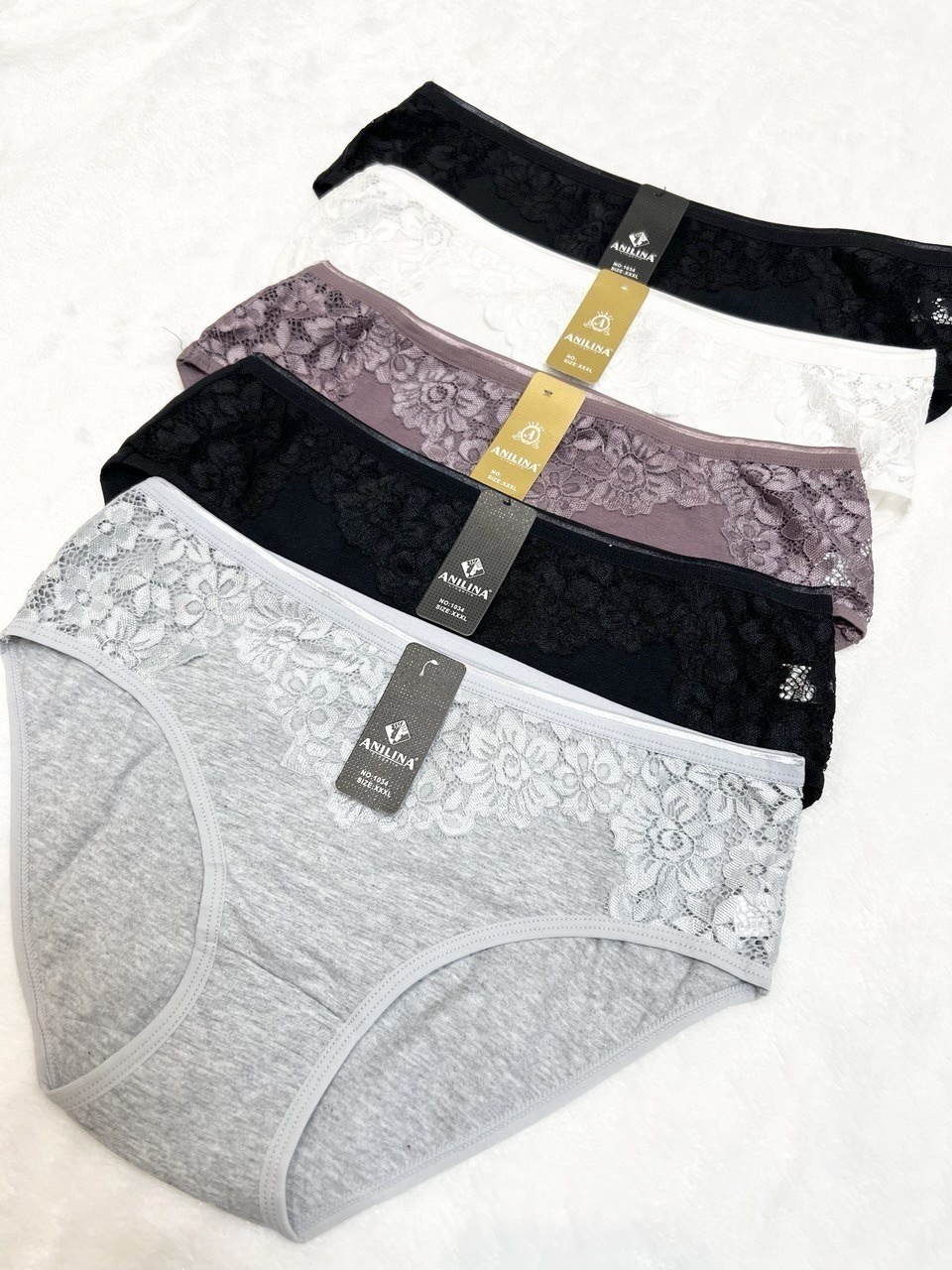 Есегін жалап жатқан қыздың суреті Деми Мур секс видео