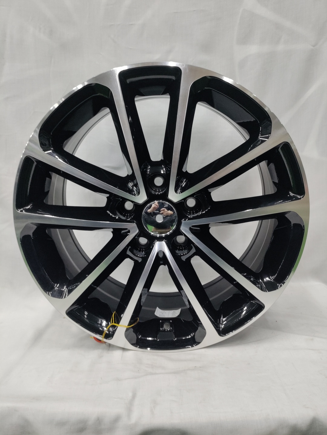 LKN Lkn1013 7x17/5x114.3 D67.1 ET45 4 диска черный, серебристый