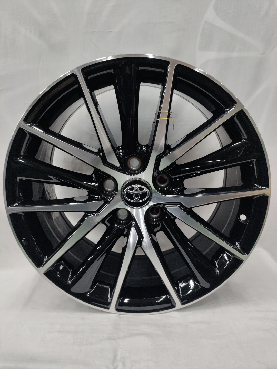 LKN Lkn2071 8x18/5x114.3 D60.1 ET45 серебристый, черный