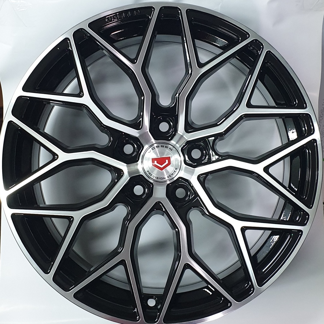 Vossen J080 7.5x17/5x114.3 D67.1 ET35 4 диска черный, серебристый