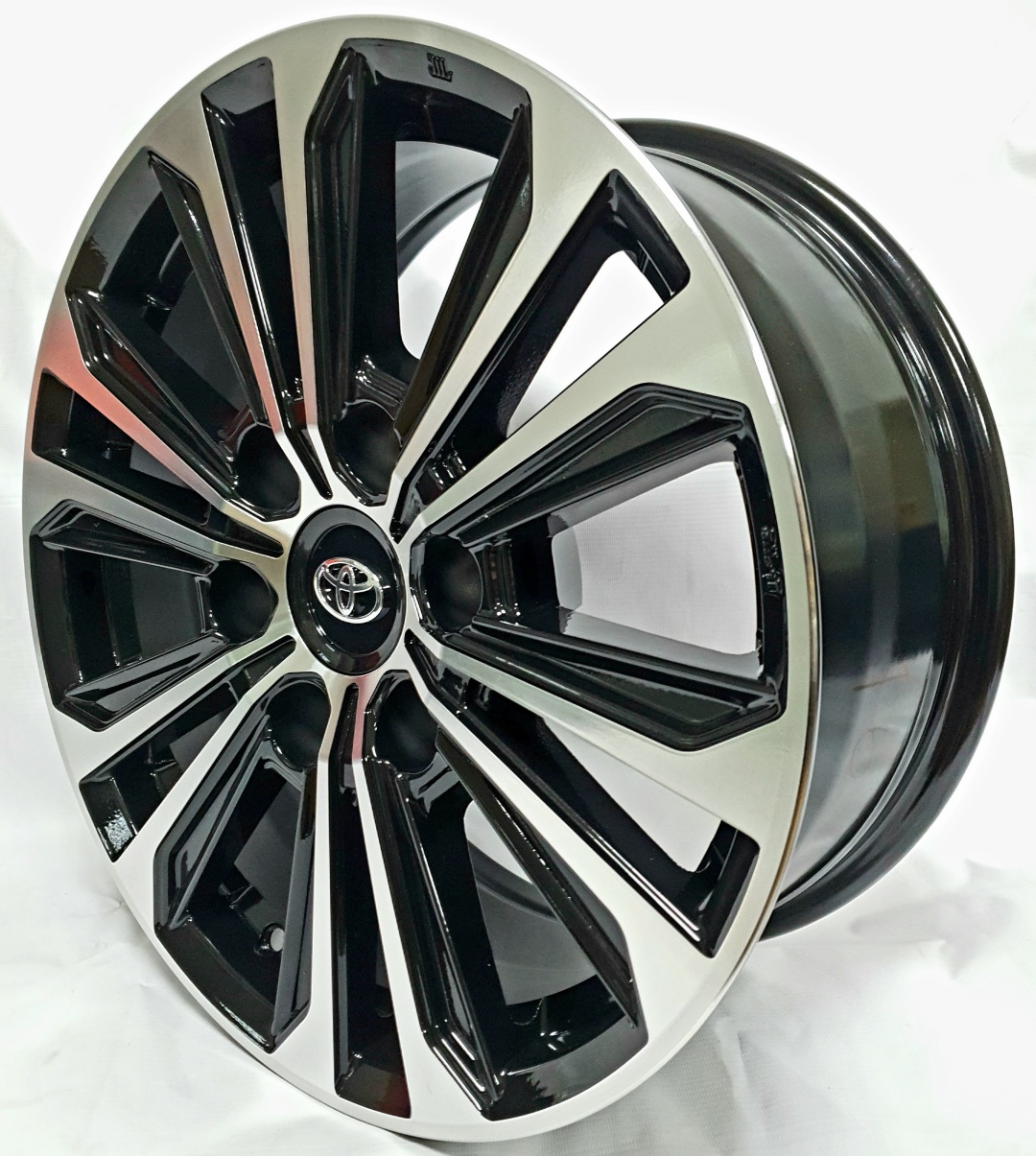 Toyota 1689 7.5x17/6x139.7 D106.1 ET25 черный