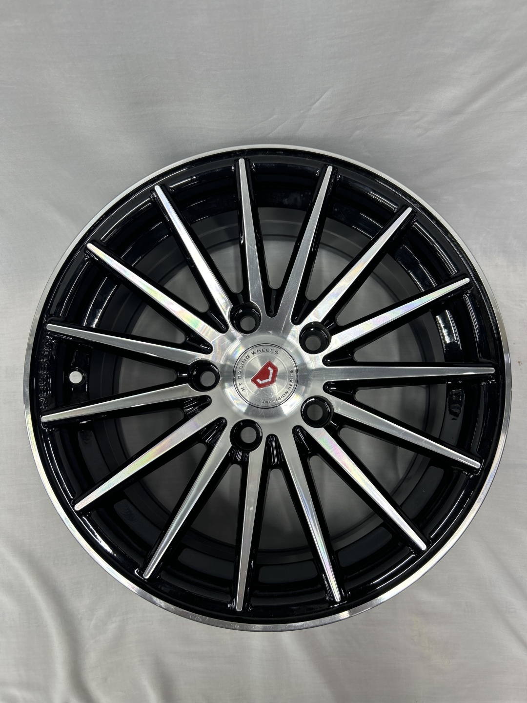 LKN 117 7x15/5x114.3 D67.1 ET35 черный, серебристый