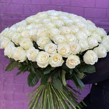 Bestflowers моно-букет в оформлении роза 51 шт 60 см