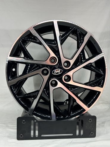 LKN Lkn5394 7x17/5x114.3 D67.1 ET45 4 диска черный, серебристый
