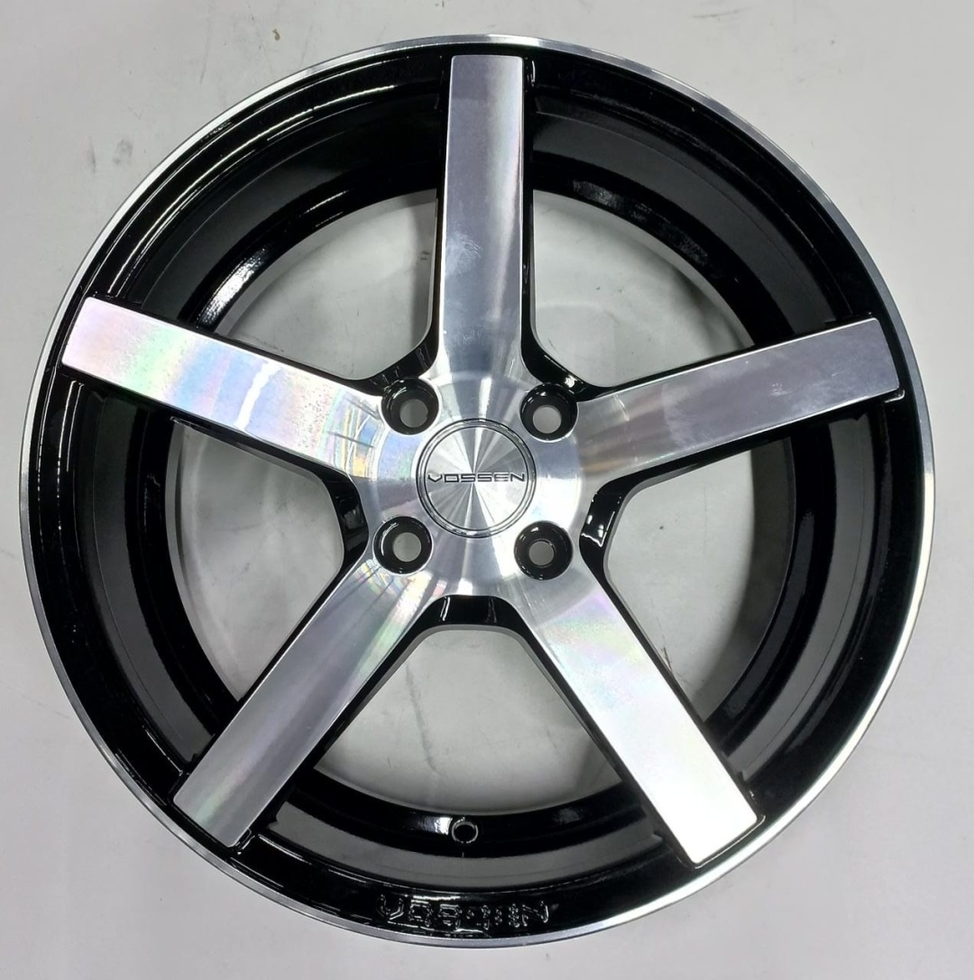 Vossen 554 7x16/4x100 D67.1 ET35 черный, серебристый