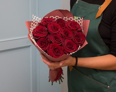 Floria.kz моно-букет в оформлении роза 11 шт 50 см