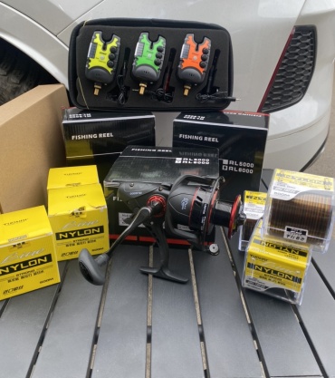 RADAR карповый на 3 удилища Sabaroff Carp 3.5lb 6000 с катушками байтранером + Леска + Подставка