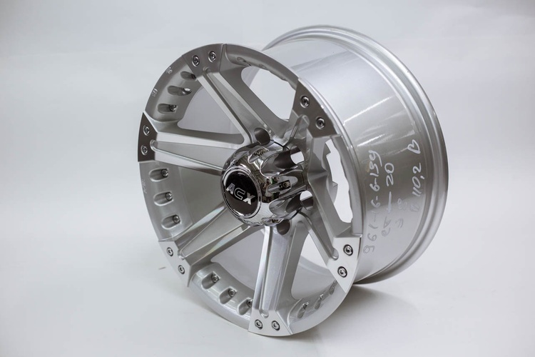 Wheels 961 8x16/6x139.7 D110.1 ET20 серебристый