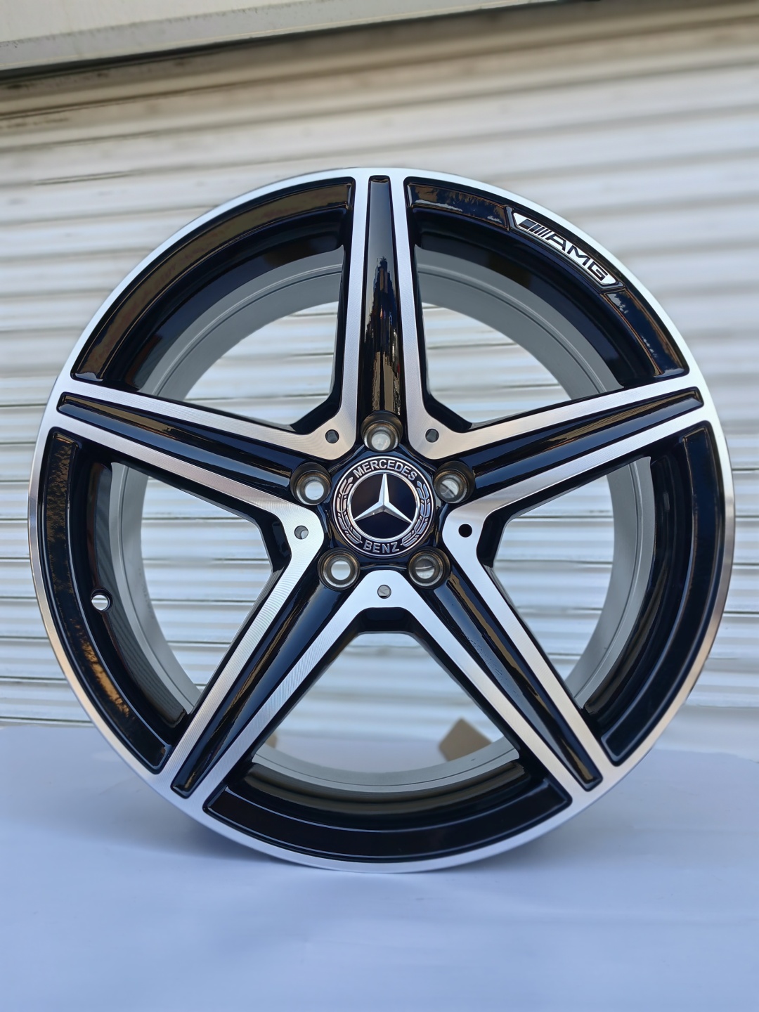 RNO 7526 7.5x17/5x112 D66.6 ET35 черный, серебристый
