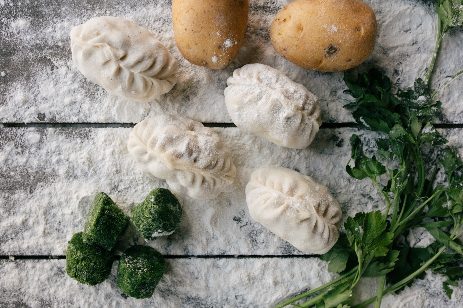 Манты vs хинкали. Манты из ржаной муки. Манты из цельнозерновой муки. Творожные шарики с чесноком и зеленью. Азиатские манты.