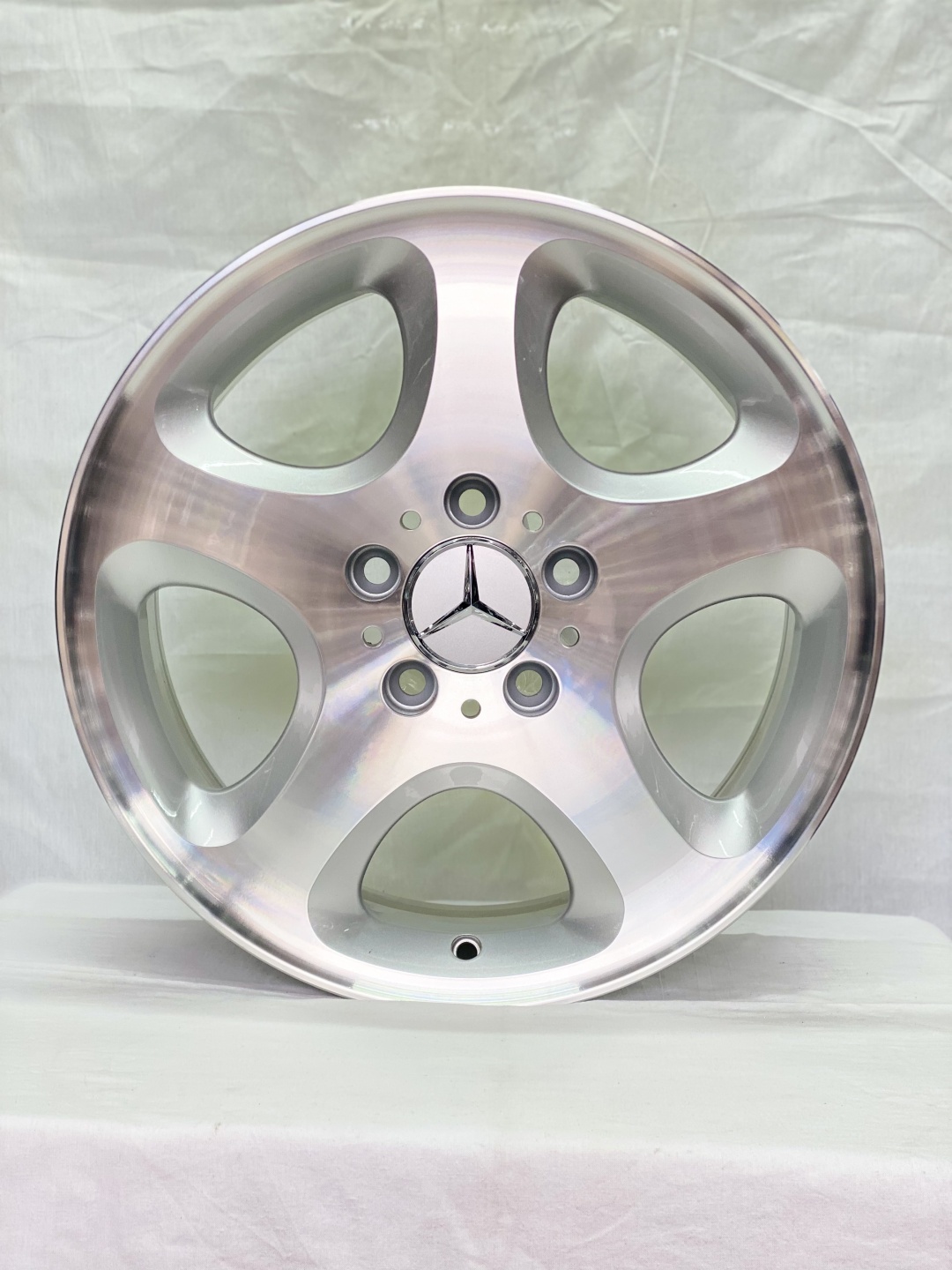 Mercedes-Benz 0501S 7x16/5x112 D66.6 ET35 серебристый