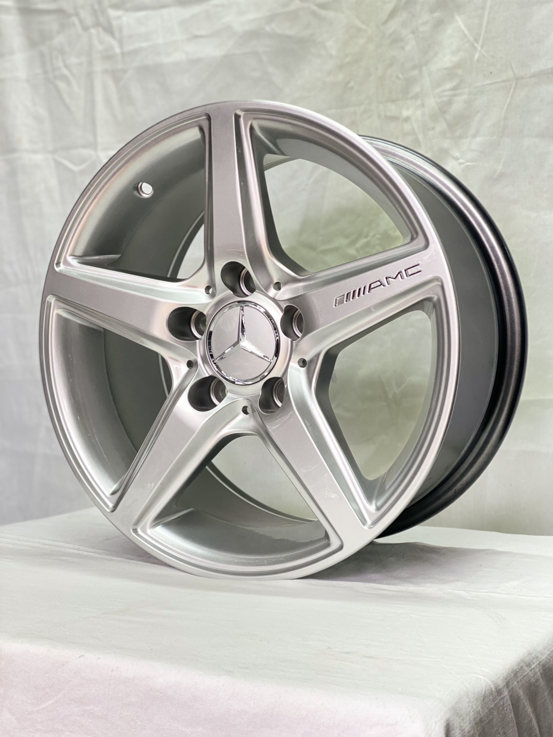 Mercedes-Benz 0730S 7x15/5x112 D66.6 ET35 серебристый