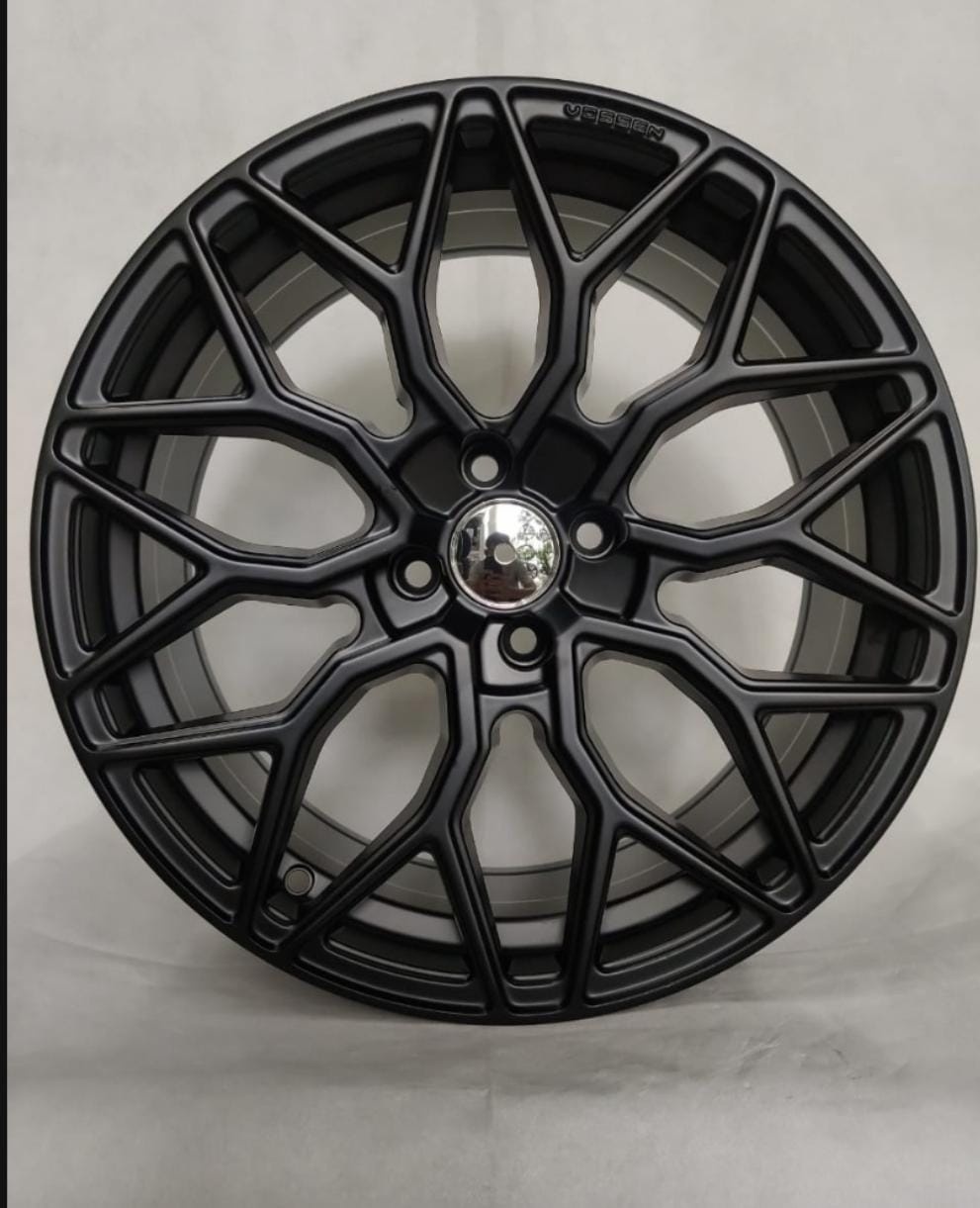 Replica HF-2 8x18/5x114.3 D67.1 ET35 черный