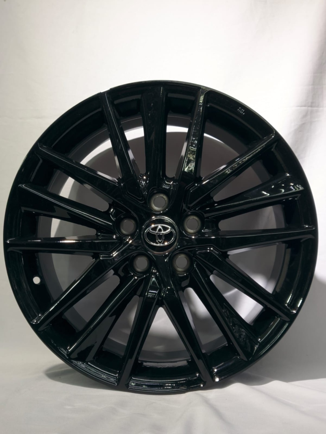 Replica 1176 8x18/5x114.3 D60.1 ET45 черный