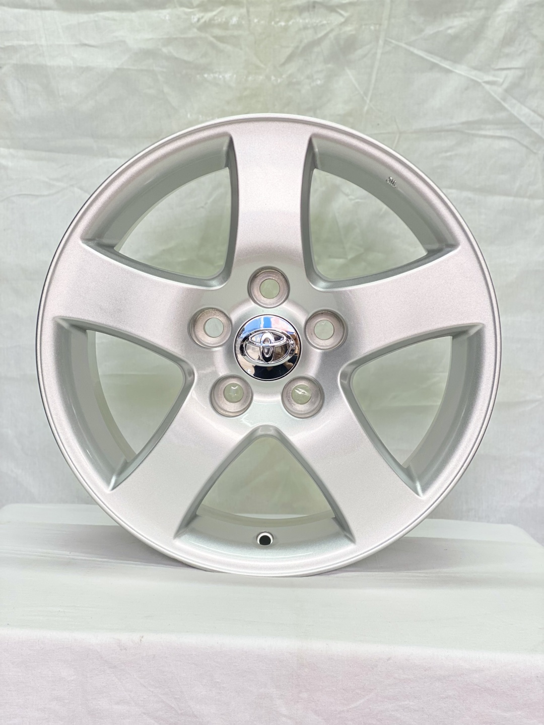 Toyota 0291S 6.5x16/5x114.3 D60.1 ET45 серебристый