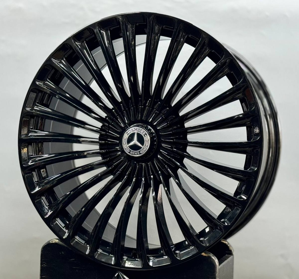 XL401 Gloss Black 9.5x20/5x112 D66.6 ET43 4 диска черный, серебристый, графит